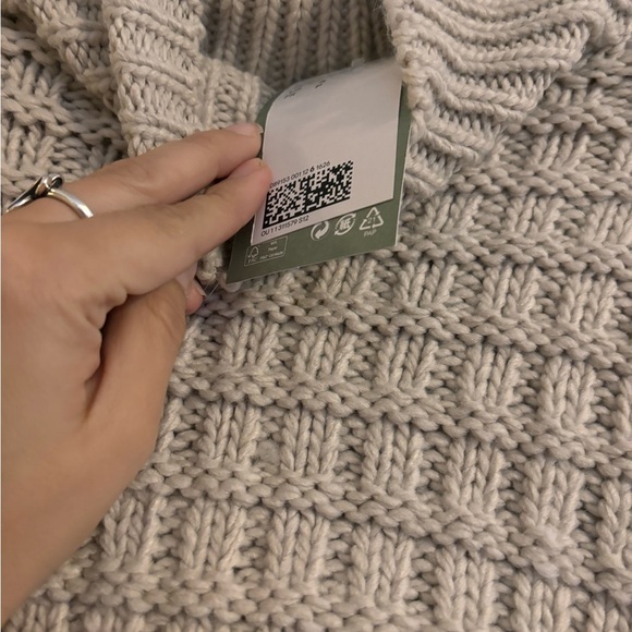 NWT Waffle H&M Mock Turtleneck Cozy Beige Knit Sweater - Picture 5 of 5